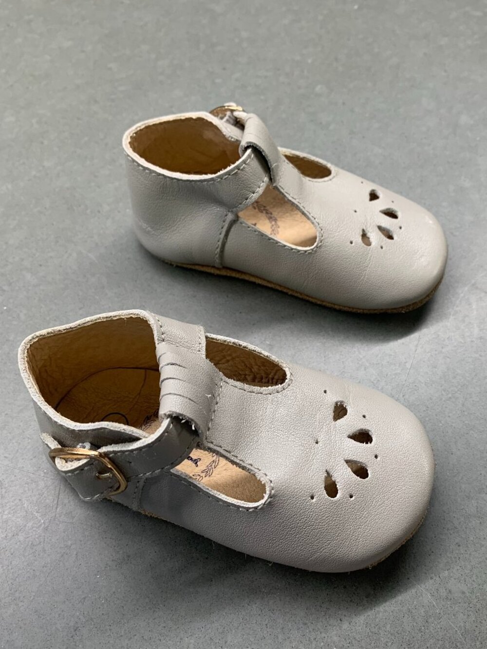 Deer Grace XO Soft Leather T-Strap Mary Jane Shoes Gray Size 3 Baby Toddler - Picture 2 of 4